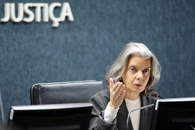Read more about the article Para Cármen Lúcia, ser juiz não é fácil, mas é necessário à democracia