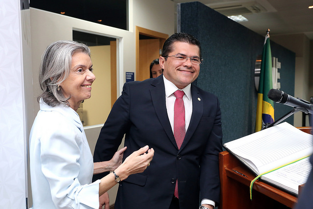 Ministra Cu00e1rmen Lu00facia du00e1 posse ao advogado Valdetu00e1rio Monteiro no CNJ. FOTO: Luiz Silveira/Agu00eancia CNJ