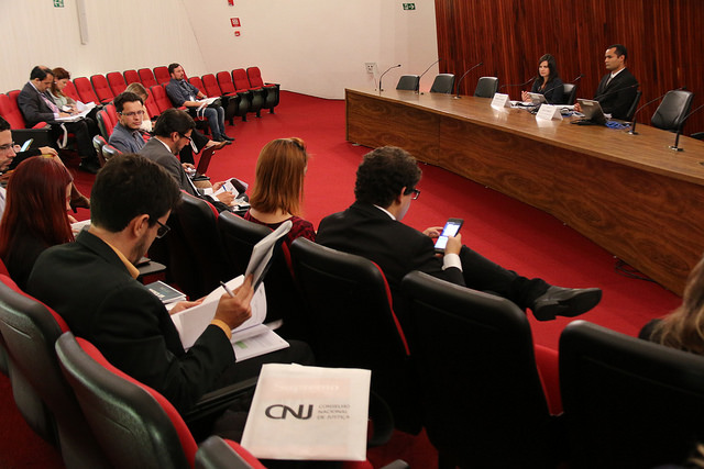 Coletiva sobre "Justiu00e7a e Nu00fameros" com Gabriela Soares (Dir. Tu00e9cnica do Departamento de Pesquisas Judiciu00e1rias do CNJ) e Igor Stemler (Pesquisador do CNJ). FOTO: Gil Ferreira/Agu00eancia CNJ