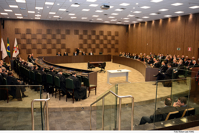 Você está visualizando atualmente Corregedor elogia produtividade e estrutura de trabalho no tribunal mineiro