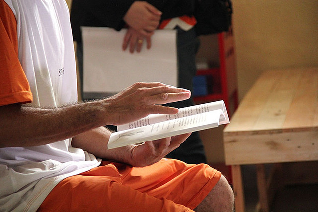 Você está visualizando atualmente Virando a Página: projeto capixaba recupera presos por meio da leitura
