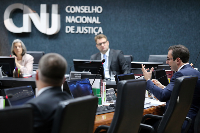 Você está visualizando atualmente CNJ reverte aposentadoria de juiz punido pela Justiça do Paraná