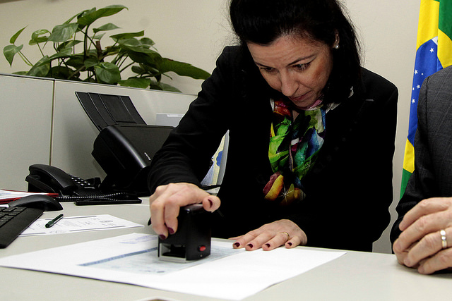 Corregedoria diz que apostila deve ser impressa em papel moeda emitido pela Casa da Moeda. FOTO: Luiz Silveira/Agu00eancia CNJ