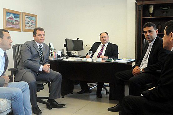 Integrantes da comissu00e3o para agilizar tru00e2mite dos processos nas Varas Cu00edveis de Fortaleza. FOTO TJCE