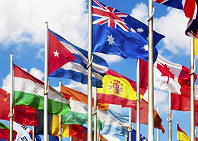 Bandeiras de vários países hasteadas