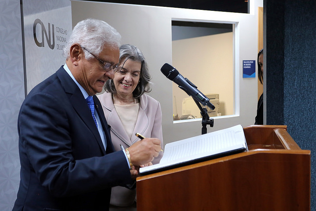 Você está visualizando atualmente Ministra Cármen Lúcia empossa novo conselheiro do CNJ