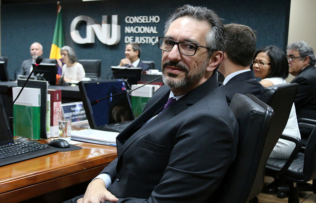 Você está visualizando atualmente Cármen Lúcia empossa conselheiro Luciano Frota