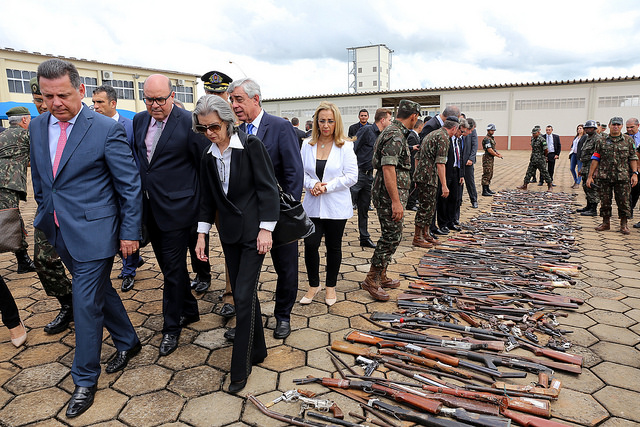 A ministra Cu00e1rmen Lu00facia acompanhou a pru00e9-destruiu00e7u00e3o de 3 mil armas recolhidas em fu00f3runs de Goiu00e1s. FOTO: Glu00e1ucio Dettmar/Agu00eancia CNJ