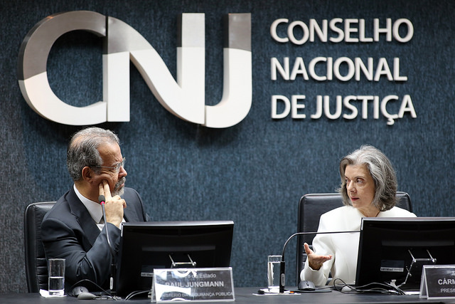 Você está visualizando atualmente Cármen Lúcia oferece ao Ministério de Jungmann cadastro do CNJ para monitorar prisões