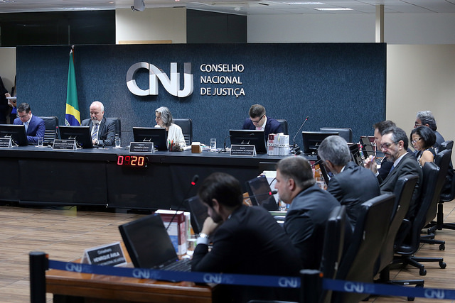 Você está visualizando atualmente Juiz do trabalho não pode suspender férias para fazer cursos