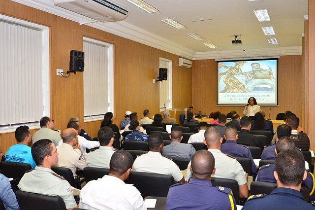 Agentes de seguranu00e7a pu00fablica participam de formau00e7u00e3o sobre Justiu00e7a Restaurativa. FOTO: Nei Pinto/TJ-BA