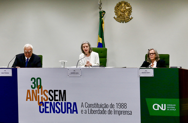 Você está visualizando atualmente Liberdade de expressão garante a democracia, diz Cármen Lúcia