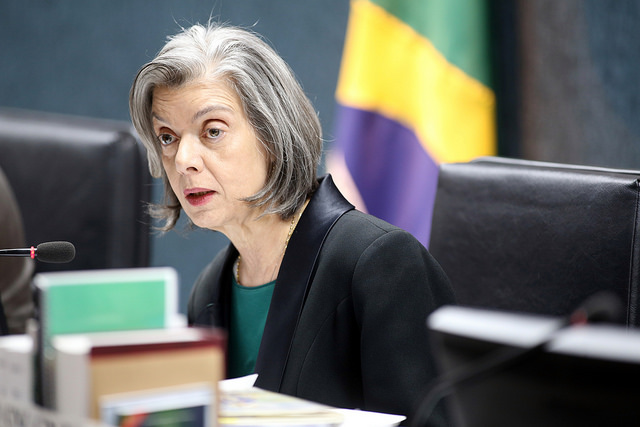 Você está visualizando atualmente Ministra exalta Lei Maria da Penha, mas lembra a sucessão de feminicídios