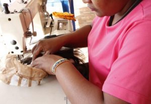 Read more about the article Ressocialização: detentas produzem produtos diversos em Dourados (MS)