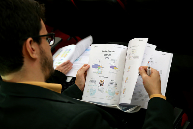 Você está visualizando atualmente Judiciário recebe anuários da Justiça e propõe Metas Nacionais