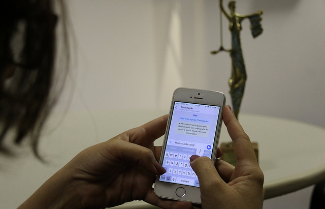 Você está visualizando atualmente Com Whatsapp, remarcação cai 20% na Vara Criminal de Pinhais (PR)