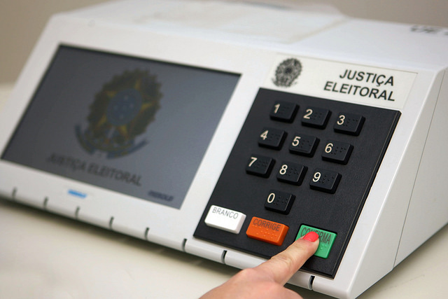 Você está visualizando atualmente CNJ ratifica afastamento de juiz que pretendia recolher urnas eletrônicas