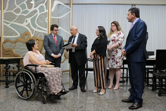 Maria da Penha participou da assinatura para inu00edcio do piloto nas tru00eas varas dedicadas (Tarciso Augusto/TJPE)