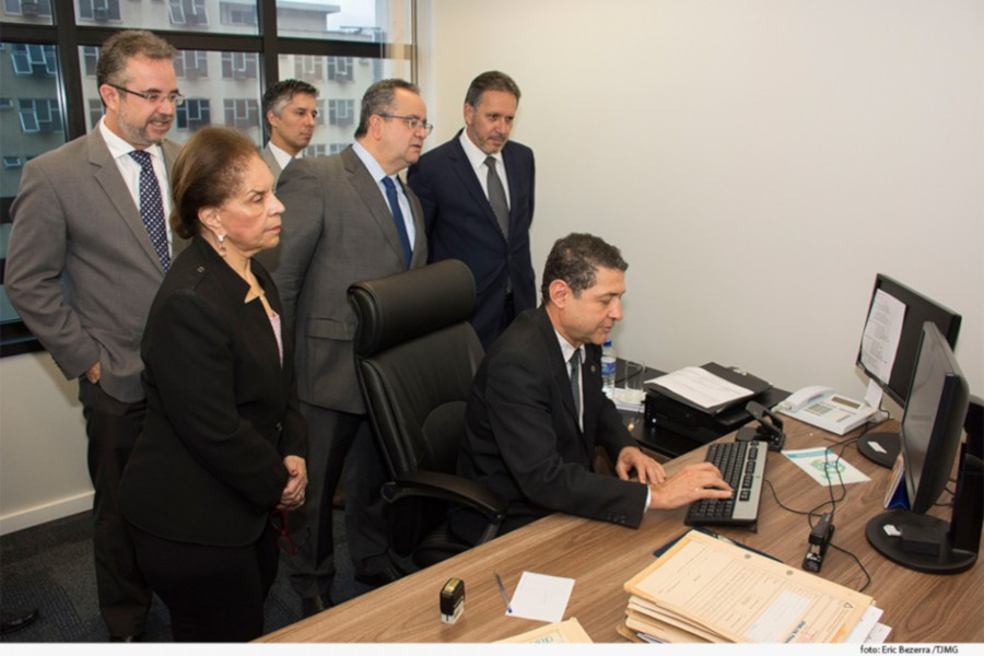 Você está visualizando atualmente Julgamento virtual supre falta de juízes no interior de Minas