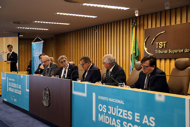 Você está visualizando atualmente Juízes debatem impacto das redes sociais na magistratura