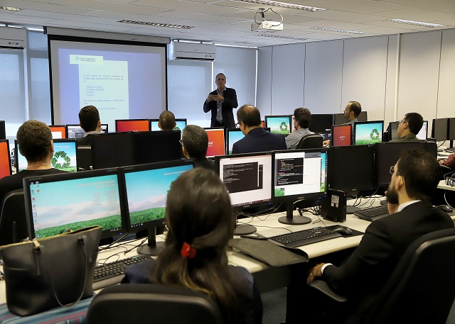 Você está visualizando atualmente Workshop sobre inteligência artificial reúne magistrados e servidores em Brasília