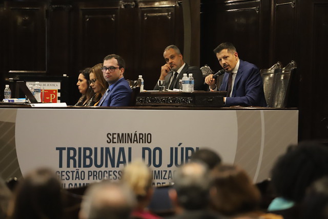 Você está visualizando atualmente Juízes sugerem aprimoramento nos procedimentos do Tribunal do Júri