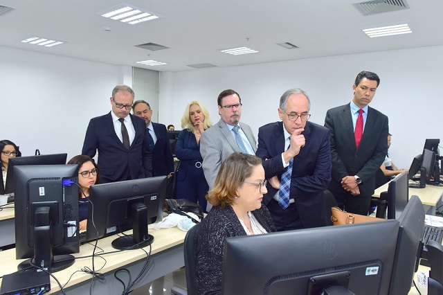 Em agosto, uma comitiva do tribunal paulista visitou o Tribunal de Justiça de Pernambuco para conhecer a implantação do sistema - Foto: TJPE