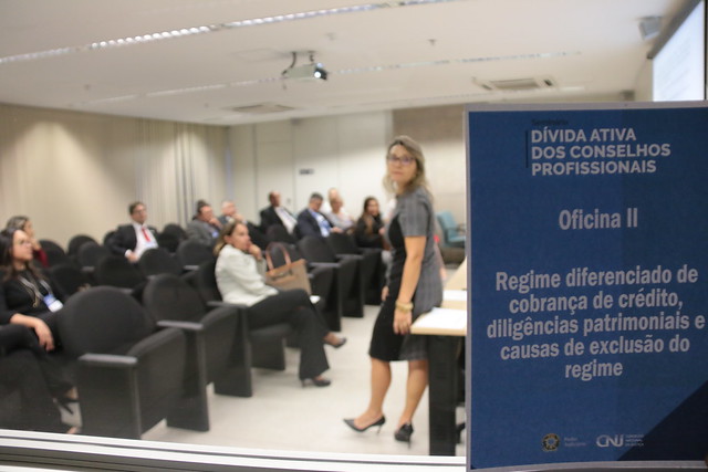 Você está visualizando atualmente Conselhos profissionais analisam meios mais eficazes de recuperar crédito