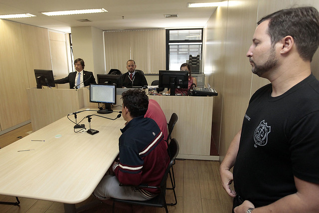 Foto de audiência de custódia no TJDFT, em Brasília