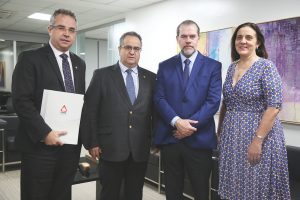 O juiz auxiliar da Presidência do TJMG Luiz Carlos Rezende e Santos, o presidente do TJMG, Nelson Missias, o presidente do CNJ, ministro Dias Toffoli, e a conselheira do CNJ Maria Tereza Uille, em reunião do Observatório Nacional de Casos Complexos, de Grande Impacto e Repercussão. FOTO: Rômulo Serpa/Agência CJN