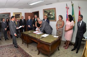 Read more about the article Depoimento especial: tribunal assina acordo de cooperação