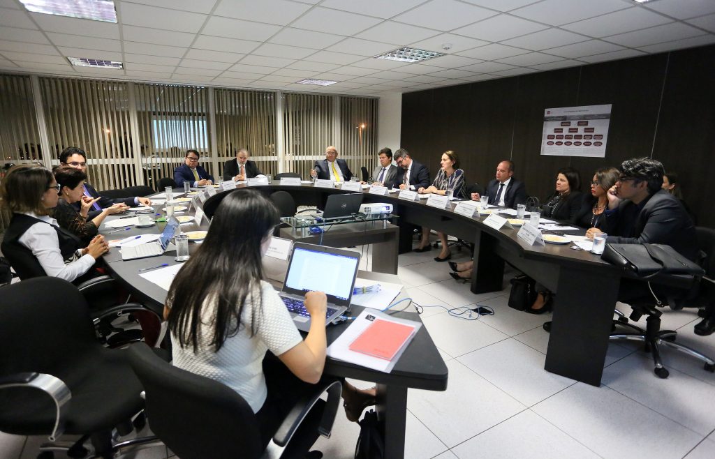 Foto com visão geral dos participantes da reunião do Observatório Nacional