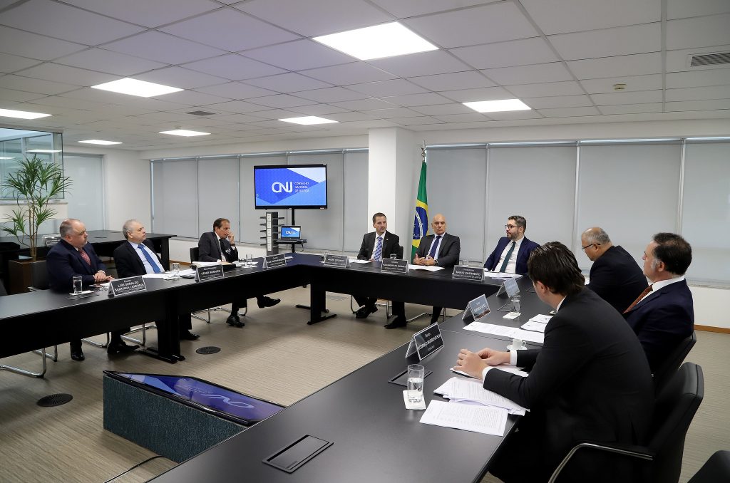 Foto de reunião do grupo de trabalho sobre segurança institucional e segurança pública