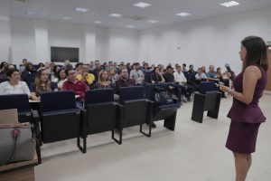 Foto de palestra sobre o SEEU sendo realizada no Tribunal de Justiça do Amazonas