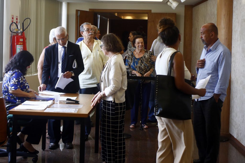 Foto de mutirão de poupadores realizado em novembro de 2019 no Tribunal Regional Federal da 2ª Região.