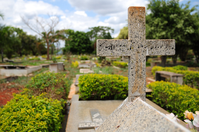 Registros de sepultamento e cremação terão procedimentos excepcionais
