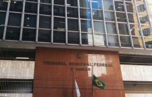 Foto da fachada da sede do Tribunal Regional Federal da 2ª Região