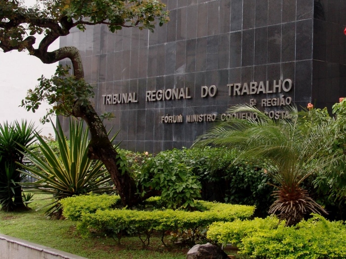 Leia mais sobre o artigo Bahia suspende prestação presencial de serviços até 30 de abril