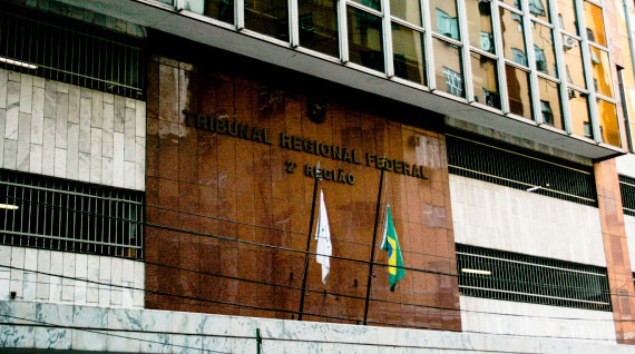 Foto da fachada da sede do Tribunal Regional Federal da 2ª Região (TRF2)