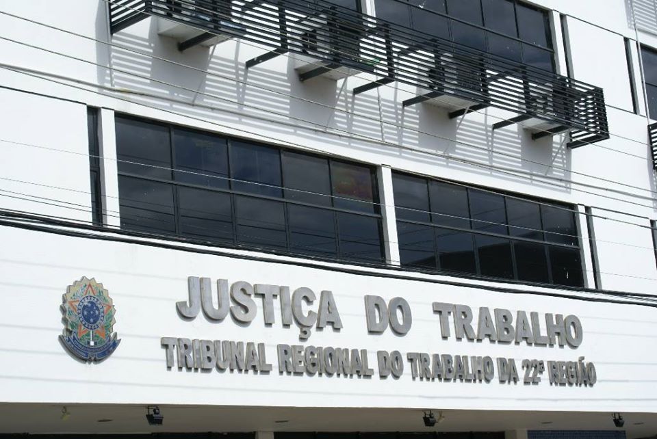 Foto da fachada de sede do Tribunal Regional do Trabalho 22ª Região, em Teresina (PI)