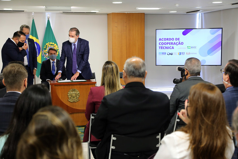 Você está visualizando atualmente Judiciário e Executivo integram bases de dados do direito brasileiro