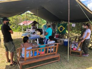 Foto de atendimento de povos indígenas sobre o novo coronavírus (Covid-19) em enfermaria de campanha no Amazonas