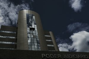 Foto da fachada da sede do Tribunal de Justiça do Amazonas (TJAM), em Manaus