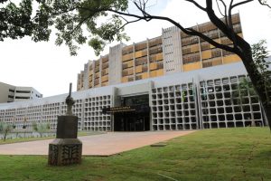 Foto da fachada da sede do Tribunal de Justiça de Goiás (TJGO), em Goiânia (GO)