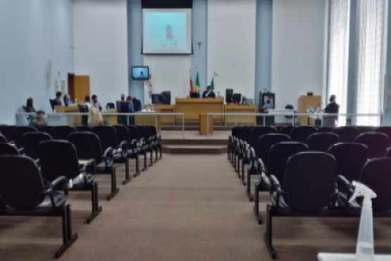 Você está visualizando atualmente Réu é interrogado por videoconferência na retomada das sessões do júri em Chapecó (SC)