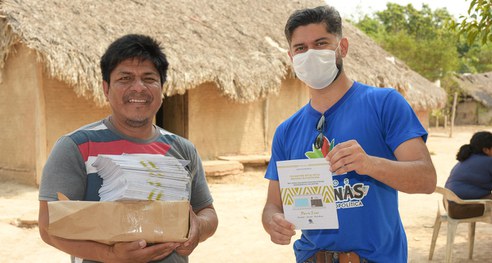 Leia mais sobre o artigo Cidadania: cartilhas bilíngues chegam aos povos indígenas da Ilha do Bananal (TO)