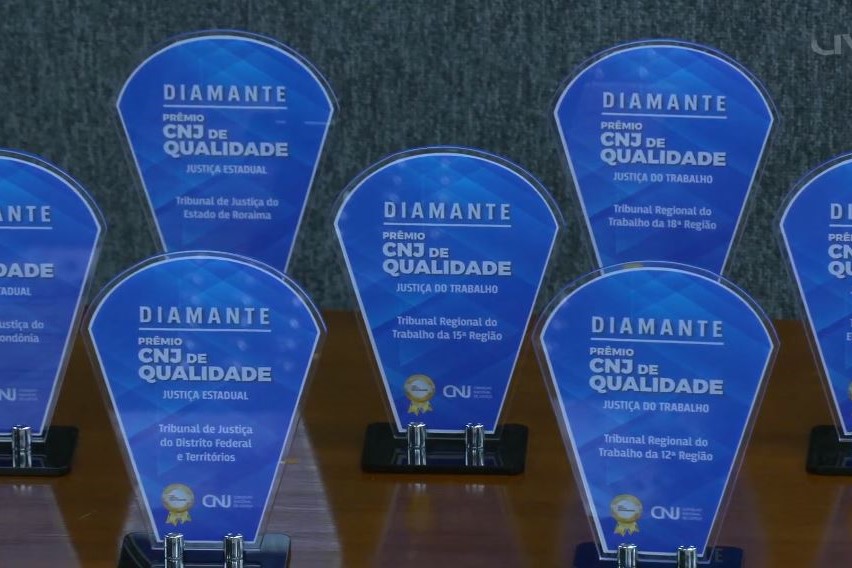 Você está visualizando atualmente Justiça do Trabalho goiana recebe Selo Diamante do CNJ, maior premiação do Judiciário