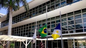 Foto da fachada da sede do Tribunal Regional do Trabalho da 10ª Região (TRT10), em Brasília (DF).