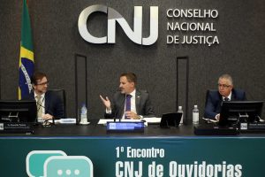 1º Encontro Nacional CNJ de Ouvidorias do Poder Judiciário - Ronaldo Pedron, chefe de gabinete da Ouvidoria do CNJ, conselheiro André Luis Guimarães Godinho, ouvidor do Conselho Nacional de Justiça e desembargador Hélcio Dantas Lobo Junior, presidente do Colégio de Ouvidores da Justiça do Trabalho - Foto: G.Dettmar/Ag.CNJ