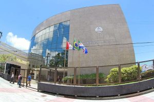 Foto da fachada da sede do Tribunal de Justiça de Alagoas (TJAL), em Maceió (AL)